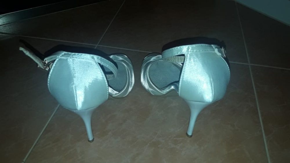 Елегентни официални сатенени обувки, нови! Номер: 38