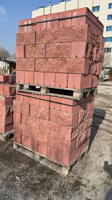 Рванный кирпич . Брусчатка