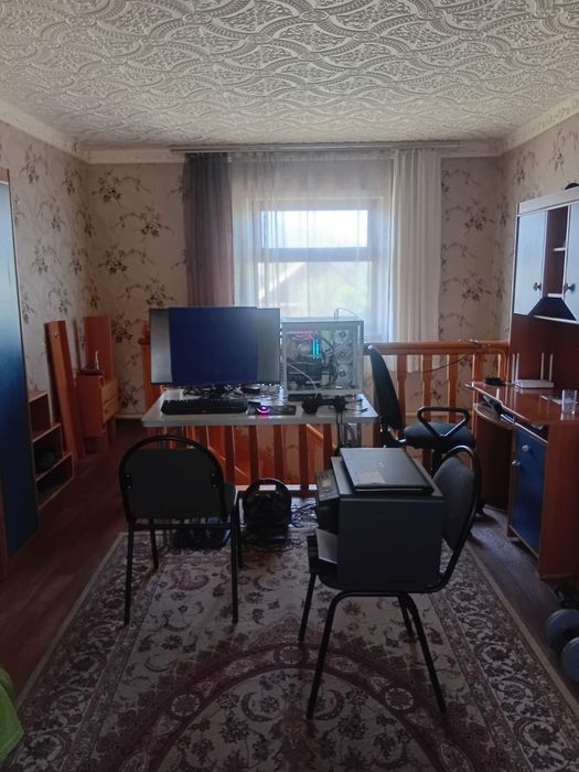 Продам дом с гаражом.