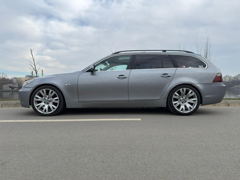 BMW Seria 5 Vând BMW E61, anul fabricației 2004, full dotari