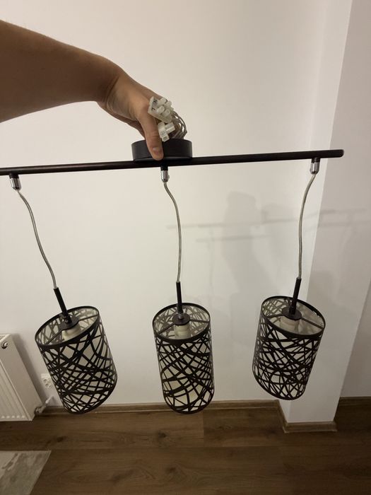 Lustra trei capete
