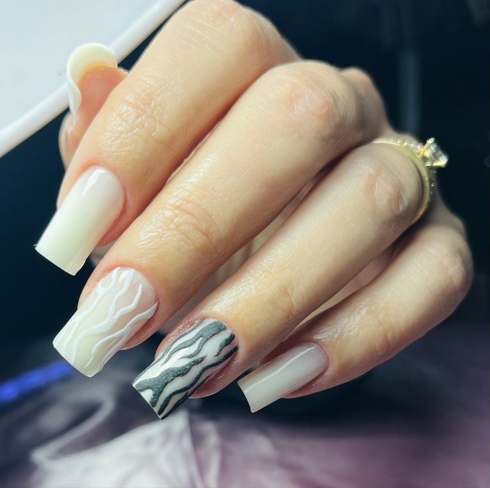 Manichiura/Pedichiura -Stilist protezist unghii gel