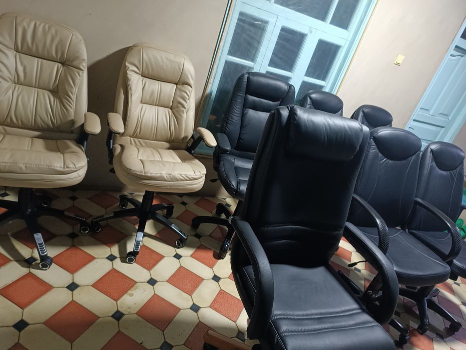 Ofis kreslo va stollar sotiladi arzon narxlarda