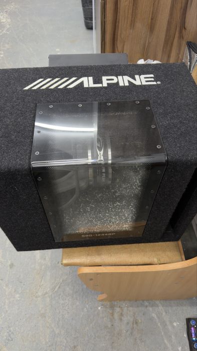 Сабвуфер ALPINE в отличном состоянии.