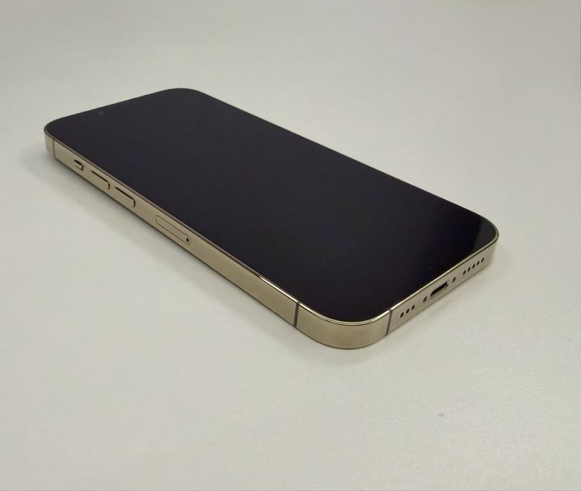 Iphone 13 Pro Gold в безупречно състояние и подаръци
