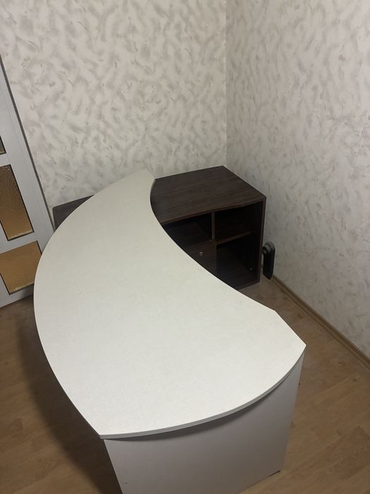 Офис Ъглово Бюро с Каса и Шкафчета