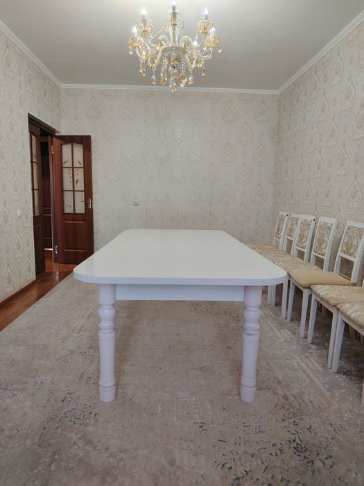 Стол и стулья хорошего качества