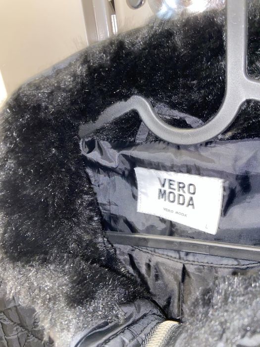 Дамско зимно черно яке с качулка