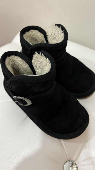 Продам угги за 2000