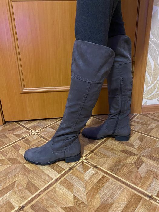 Продаю женские сапоги