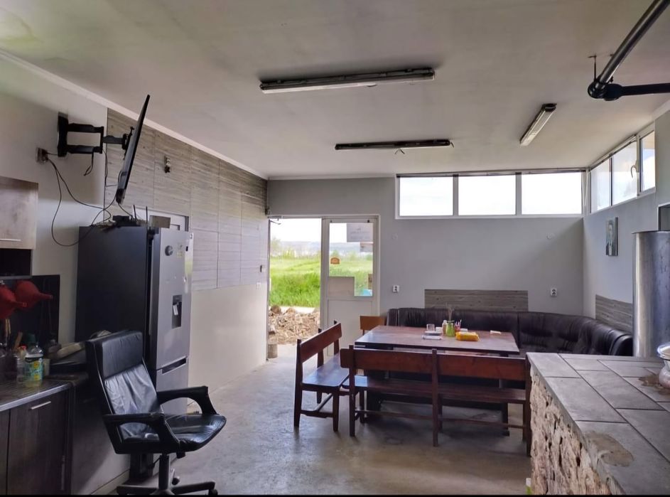 Продава се Промишлена сграда в с. Тополи, Област Варна - 1074 кв.м за 157 €/кв.м - Снимка #2