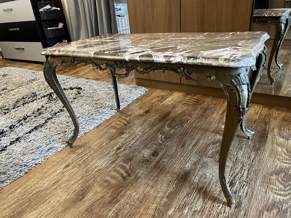 Masa de cafea din bronz cu blat onix.