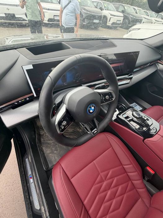 BMW i5 40 L M pocket 2025 Yil