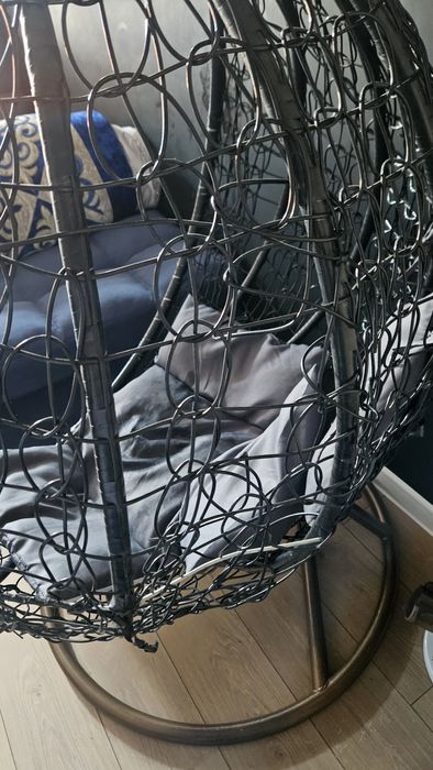 Кресло качеля в хорошем состоянии