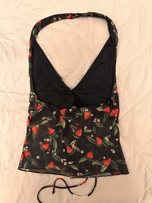 Топ Bershka с клубничками