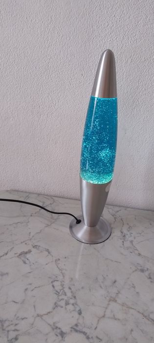 Vind lampă cu lava.