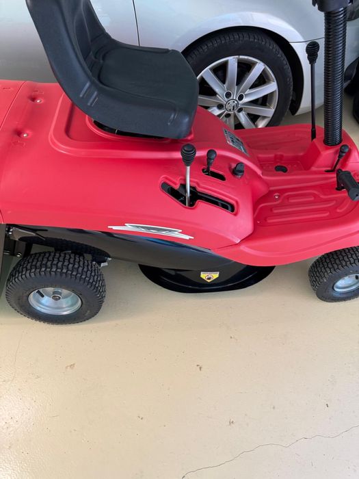 Tractor de tuns iarba