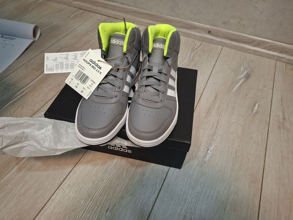 Adidas оригинални маратонки.