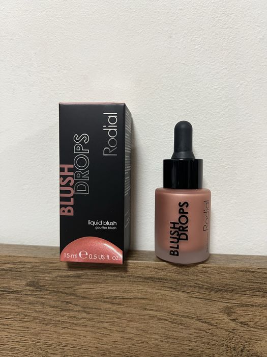 Течният руж на Rodial BLUSH DROPS