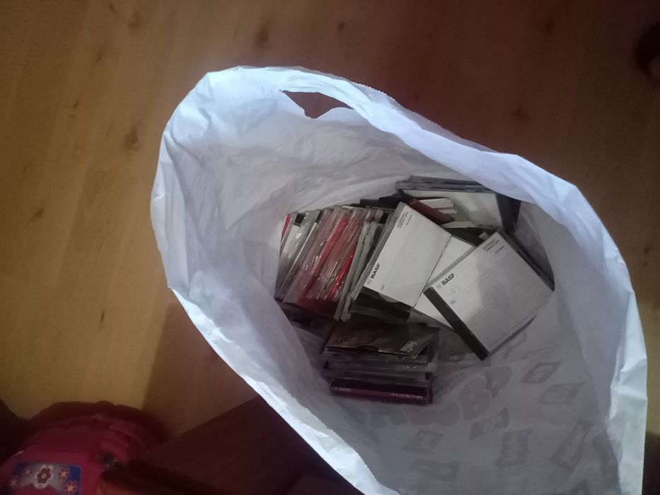 Дискове с филми и музика и музикални инструменти