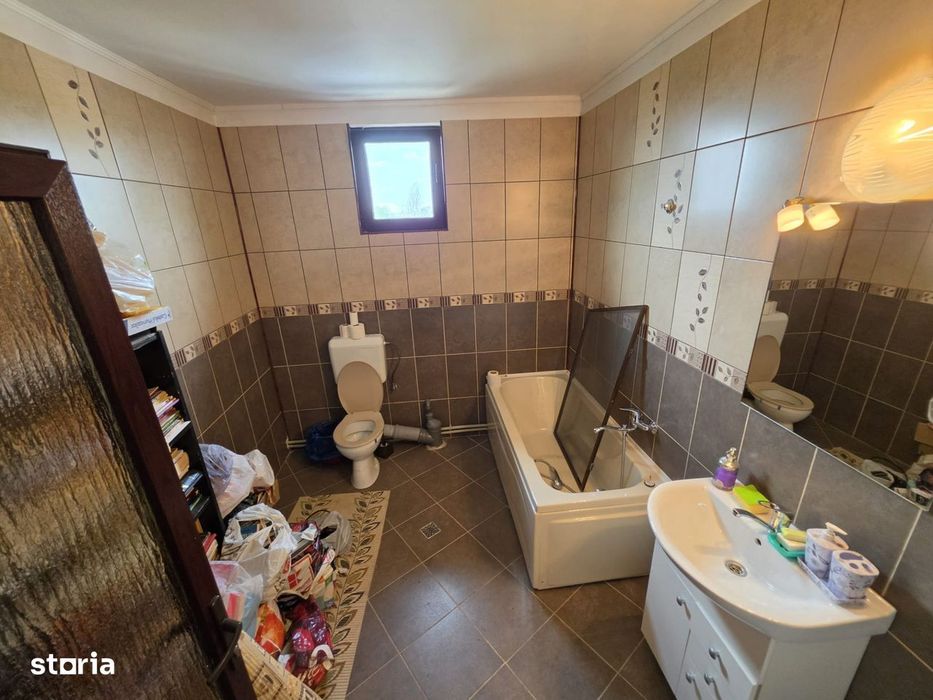 Casa de vanzare, pretabil sediu firma, azil, clinica, pensiune