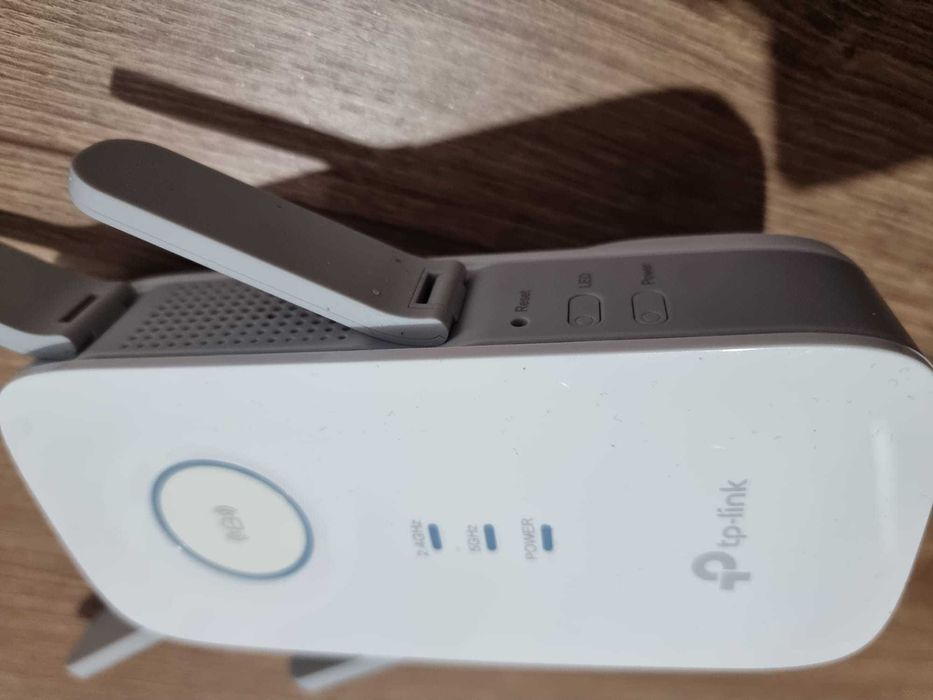 Router TPLink Archer C2300 si Range extender/AP TPLink AC2600 RE650