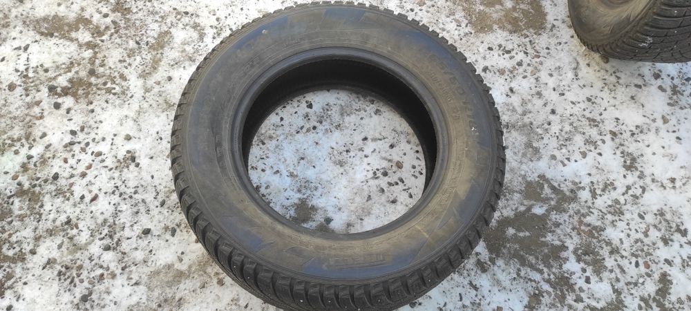 Комплект шин 265/60/18 Pirelli.