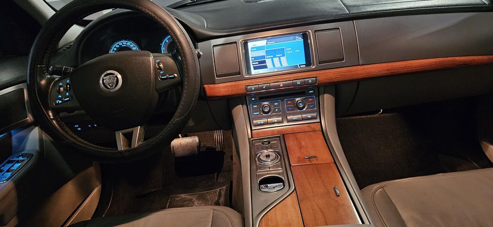 Vand Jaguar XF, 2.2 diesel, an 2011, FULL-OPTION, Acte la Zi