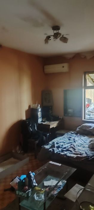 Продаю квартиру на Юнусабаде-16 3/5/5 балкон 2/6 не торец