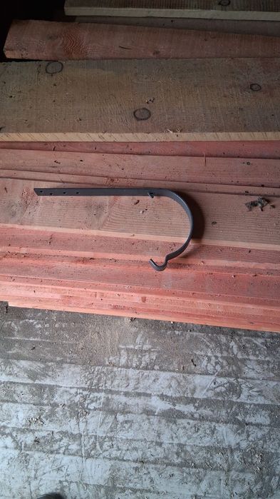 Carlige scoc ramase din constructi