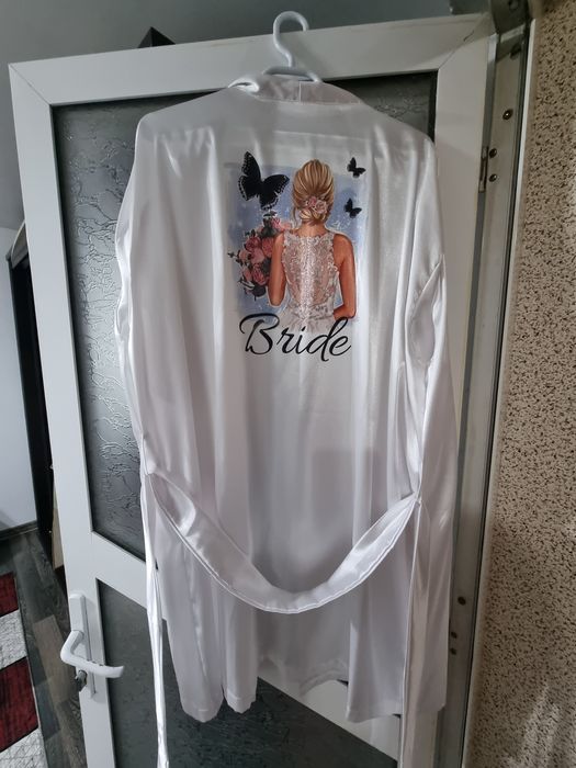 Halat mireasa si domnisoară de onoare sau chiar fiica!