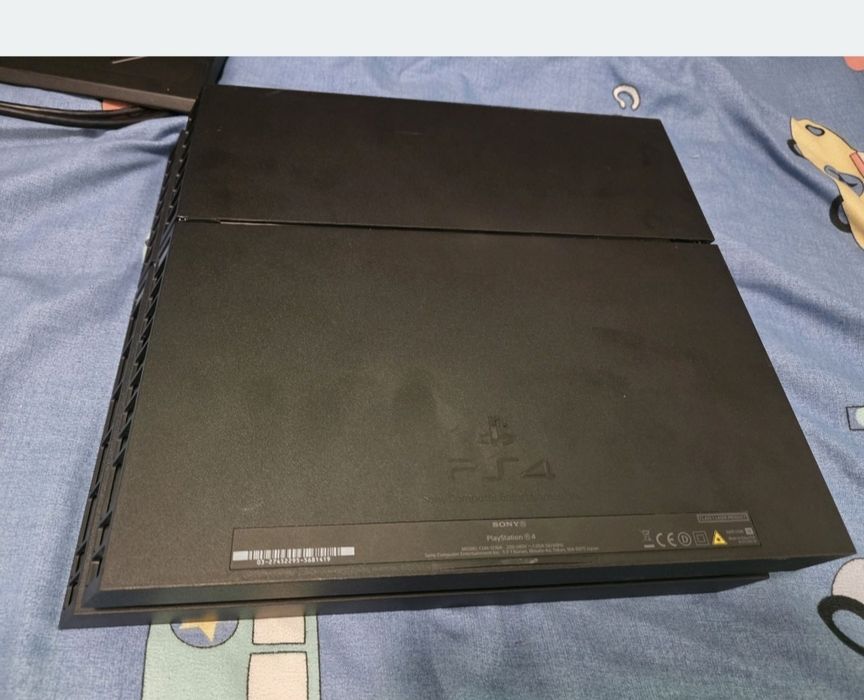 Vand pachet ps 4 cu multe jocuri volan pedale,2 controlere