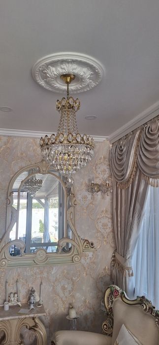 Candelabru,lustra superb ..cu cristale