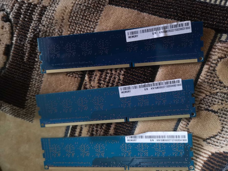 Memorii ram Hynix  ddr3 de 1g si 2g PC3-10600U
