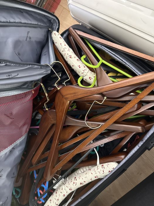 Вешалки для сумок и вещей