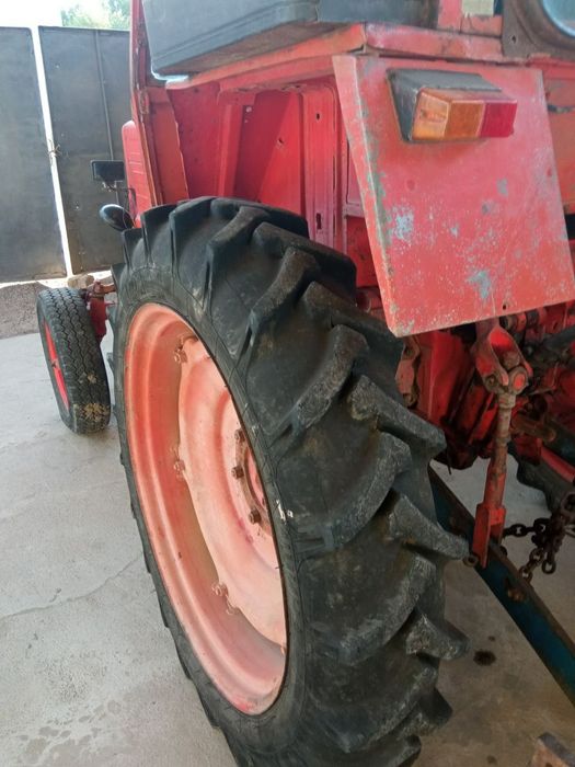 T 25 traktor sotiladi