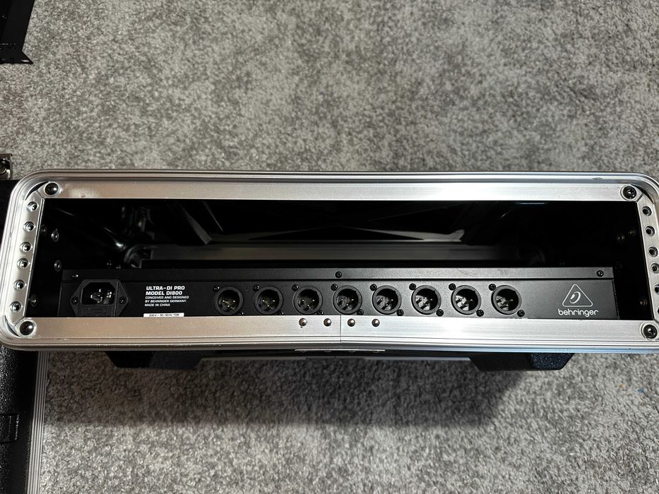 Behringer DI800(direct box activ) 8 canale + case 2U Thomann