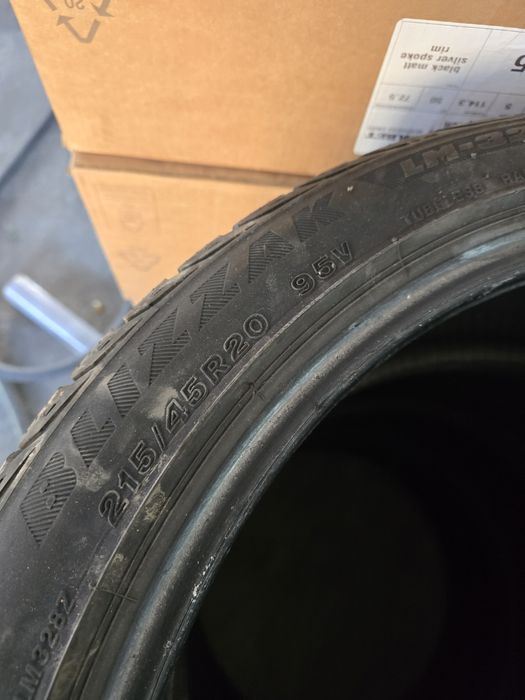 4 Броя 215/45/20 Bridgestone 2x5,6mm 2x5,2mm