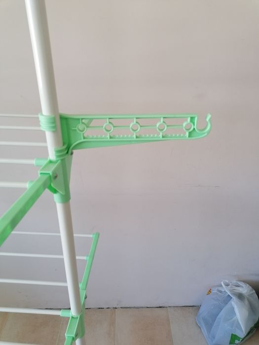 Сушилка за дрехи на колела