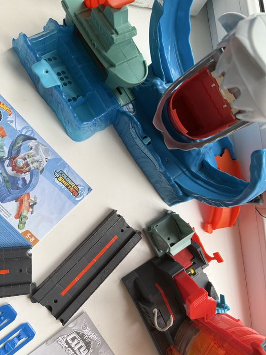 2 трека hot Wheels +доп детали б/у