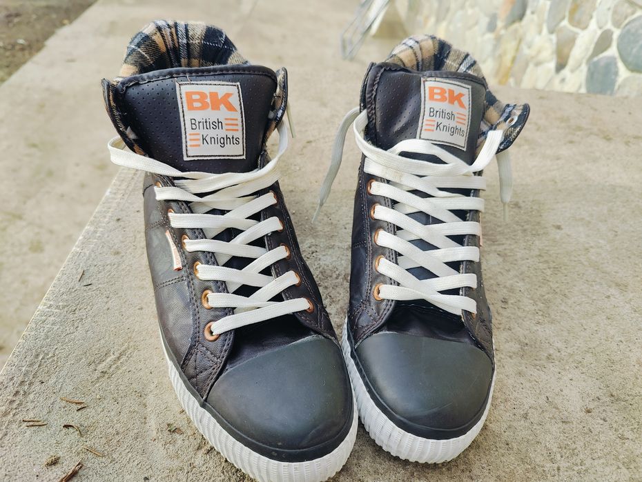 Adidași british night