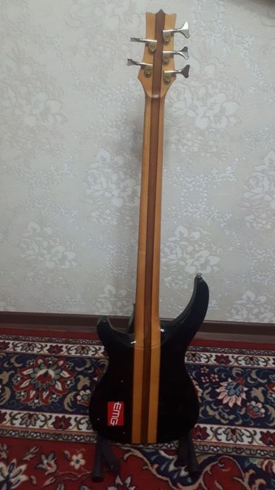 Bass gutar Fhill koreya