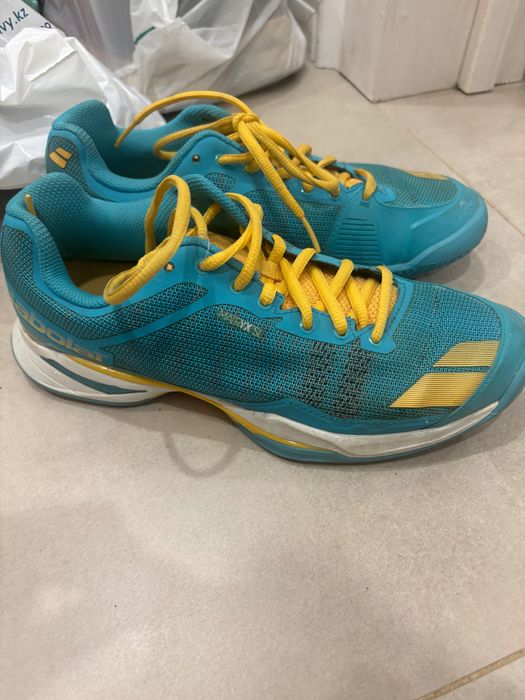 Кроссовки женские