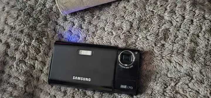 aparat foto Samsung I70 7.2MP Slider Digital Camera