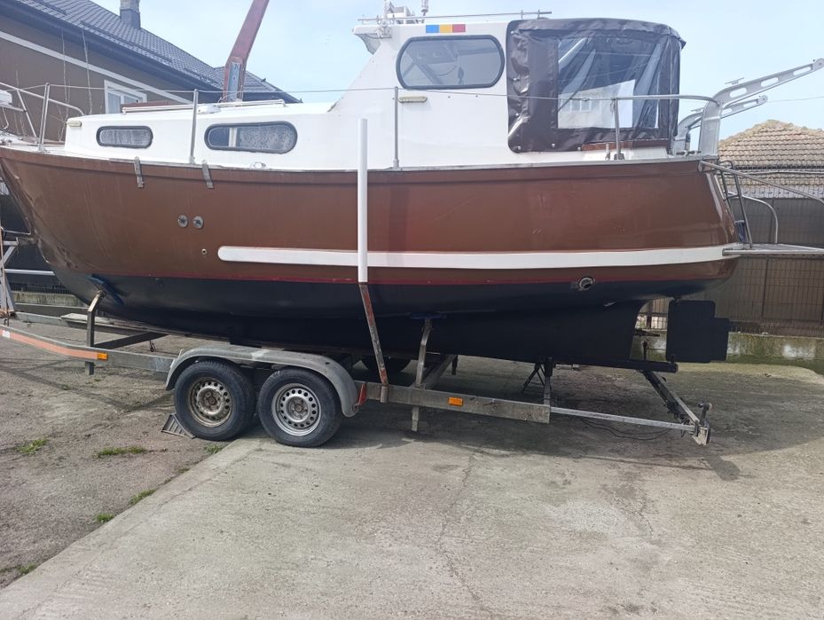 OFERTA Salupa cu motor 28 cai și peridoc