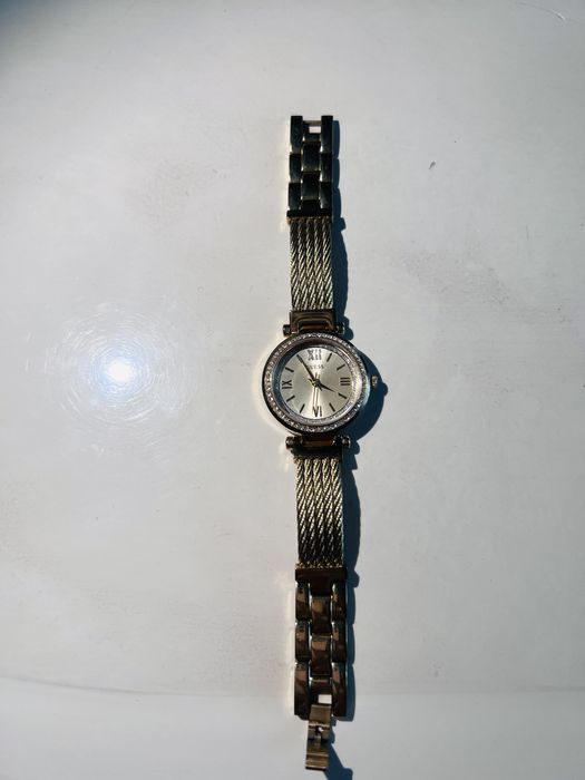 ceas guess dama !