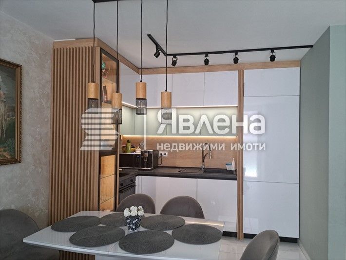 Продава се Тристаен апартамент в Варна, Възраждане 1 - 109 кв.м за 2065 €/кв.м - Снимка #1