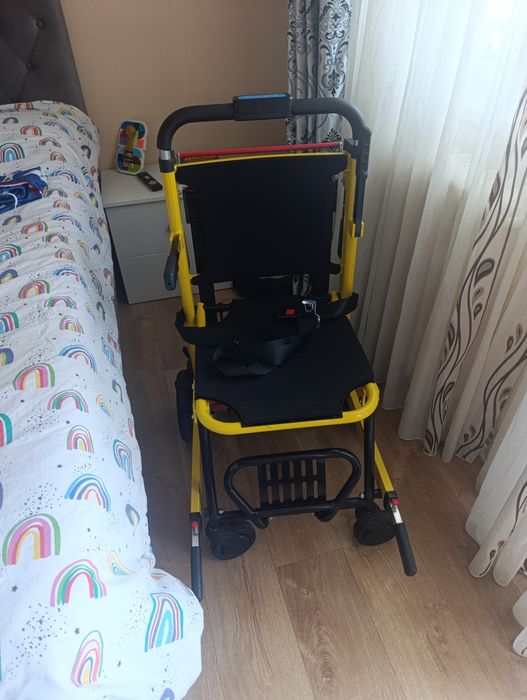 Vând scaun electric de urcat și coborât trepte pte