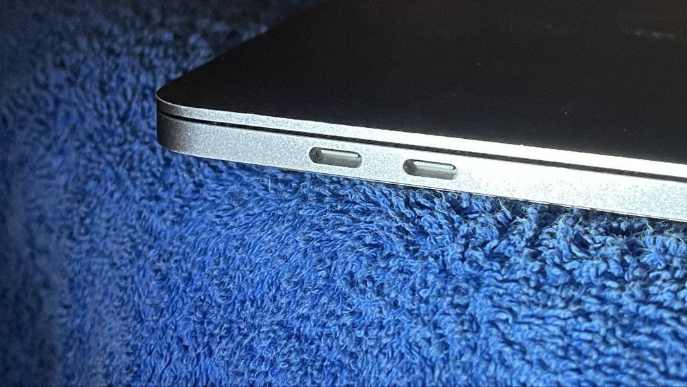 Macbook pro 15,4 2018