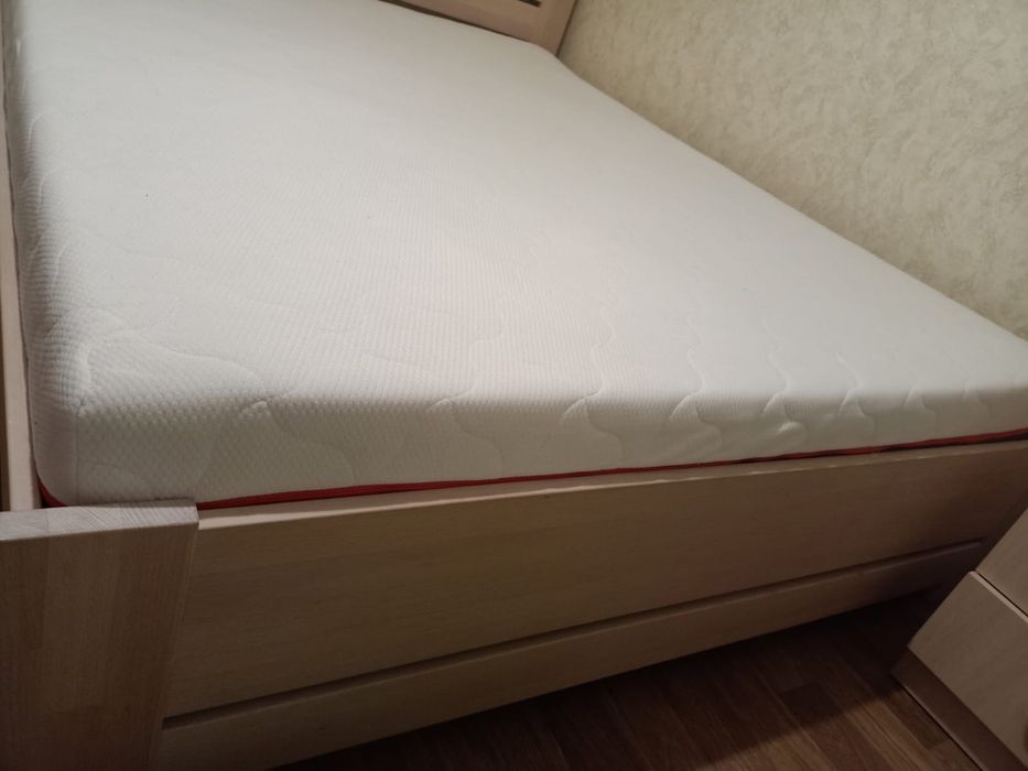 Двух спальная кровать